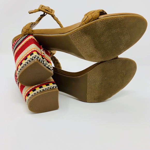 Crown Vintage Embroidered Sandal - Picture 5 of 8